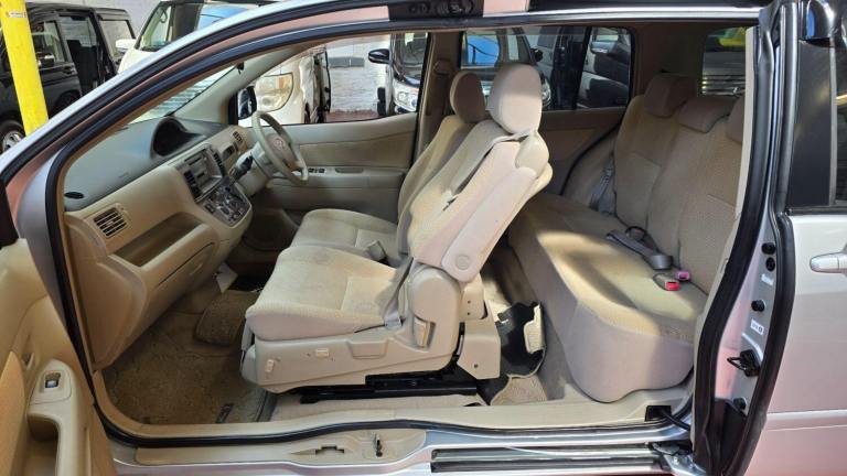 2010 Toyota Raum 1.5 Auto lift mobility chair  Petrol Automatic