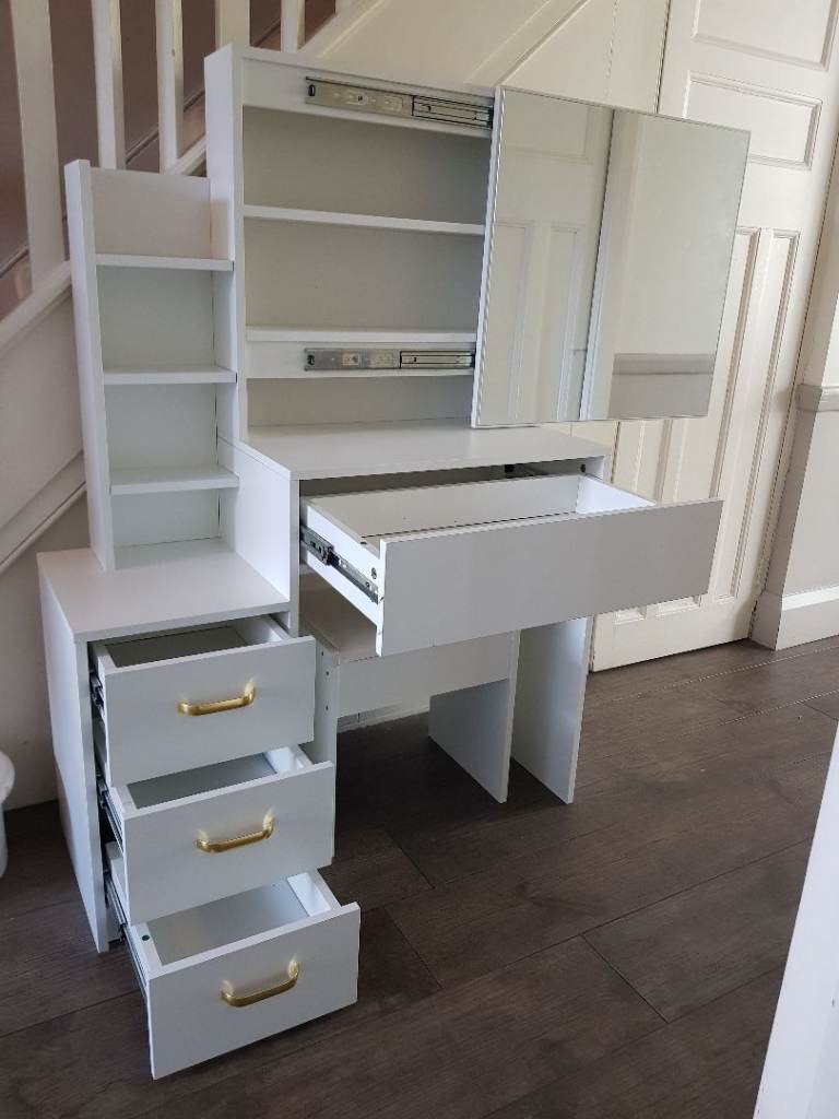 FREE - Vanity dressing table