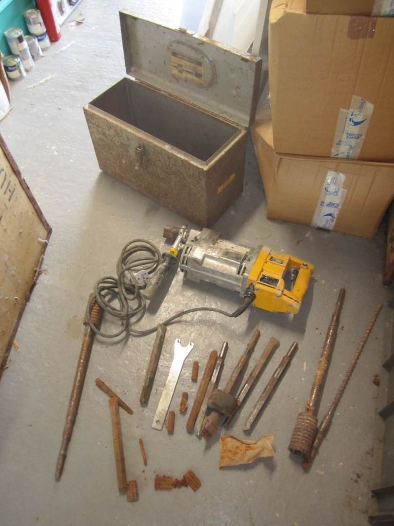 Kango Hammer with tools 240v working
