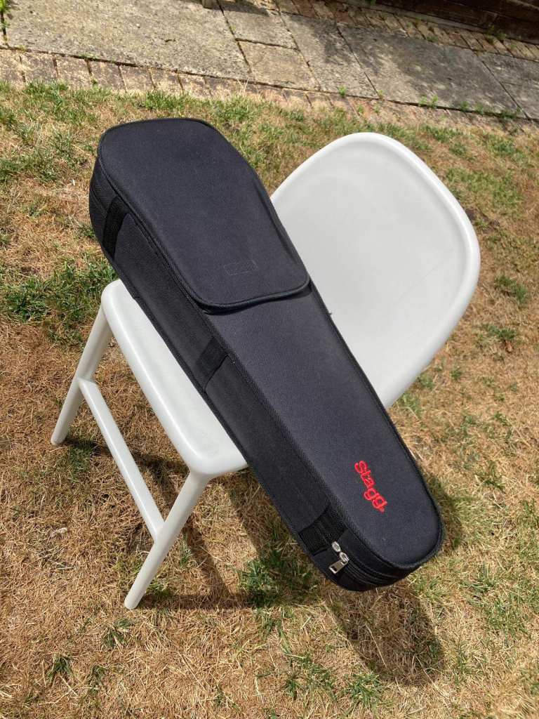 Violin : 1/2 size. STAGG (for kids who are 4-8 years old)