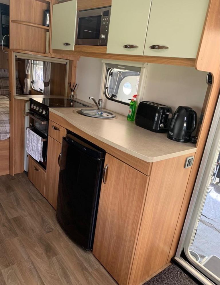 Caravan Swift sprite Quattro 2014 £9500 