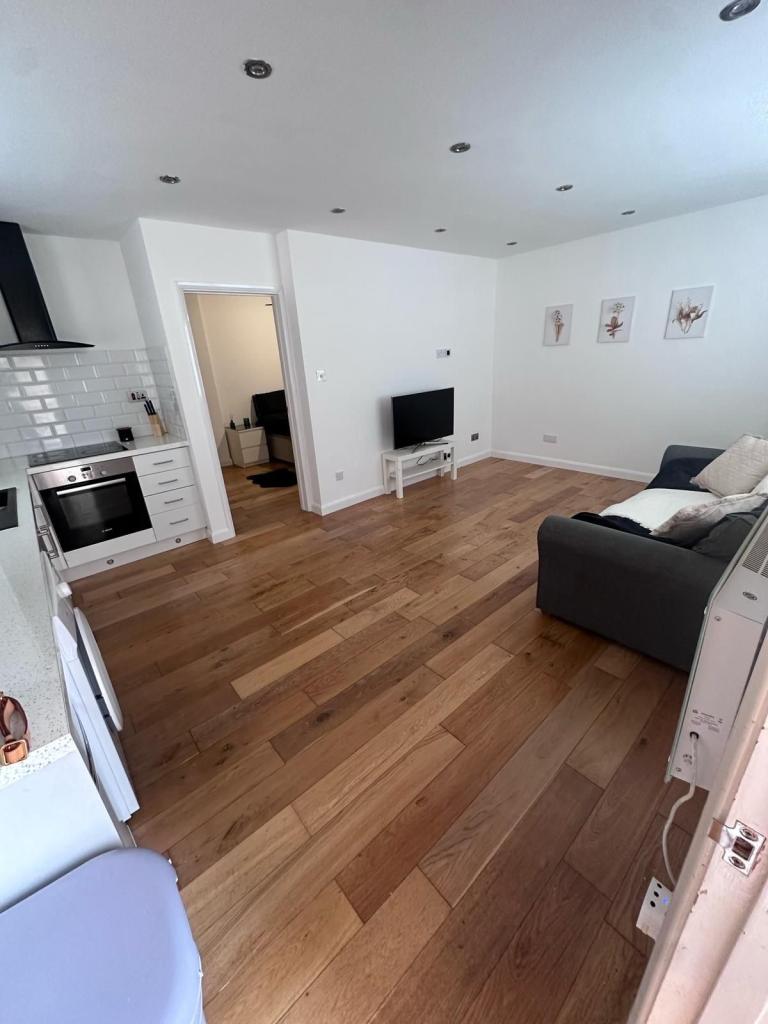 One bed modern apartment to rent Swindon 