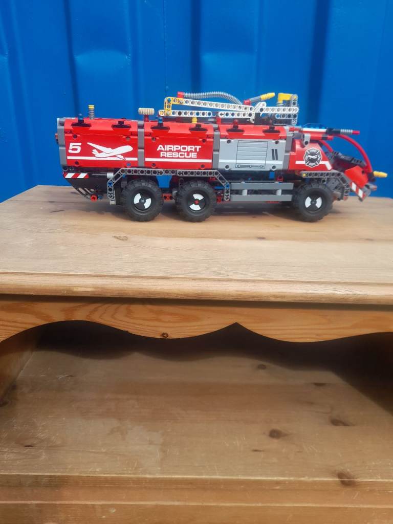 Lego technics airport rescue tender 