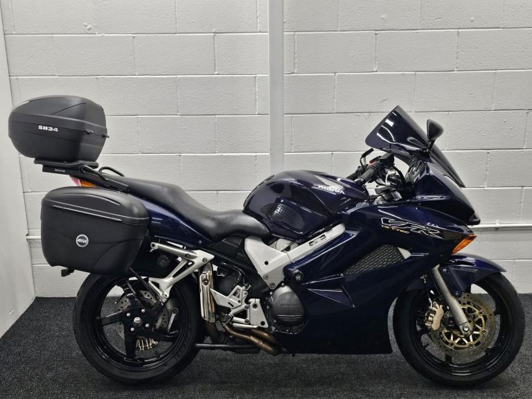 HONDA VFR800F VTEC ** FULL LUGGAGE - CRASH BOBBINS - 12 MONTHS MOT **