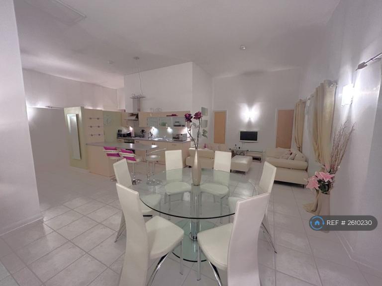 1 bedroom flat in Grandholm Crescent, Aberdeen, AB22 (1 bed) (#2610230)