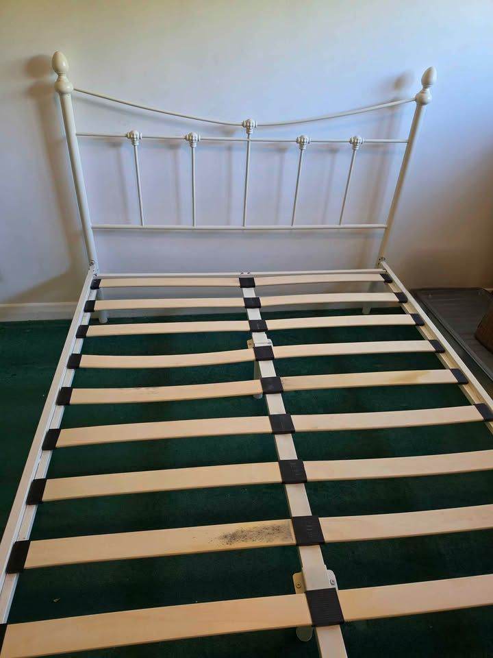 White Metal Double Bed Frame with Slats – Good Condition