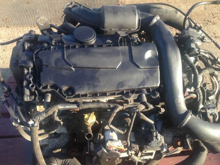 VAUXHALL VIVARO ,RENAULT TRAFIC , 2.O DIESEL  COMPLETE FROM A 2014 VAN LOW MILES