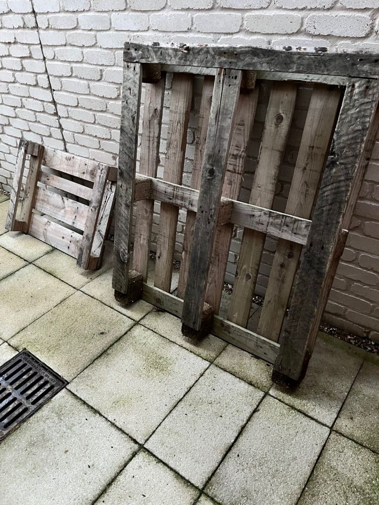 Pallets (free)