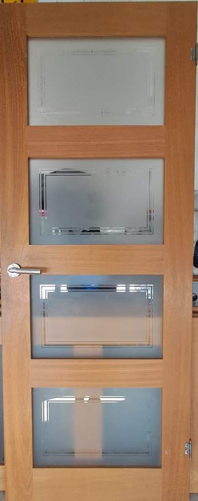 4 x Wooden Oak Internal Doors with Frosted Glass Panels – Good Condition