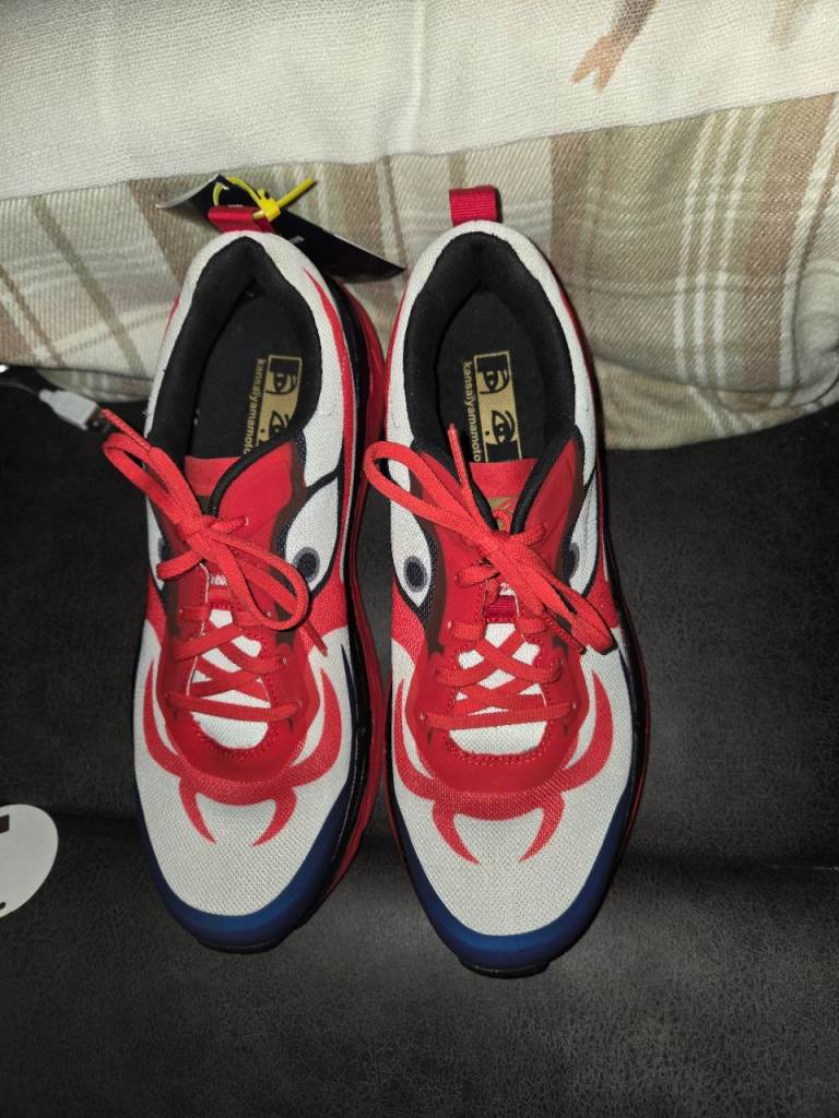 mens Sketchers size 9