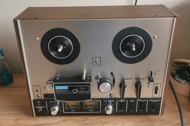 Akai 4000DS reel-to-reel machine