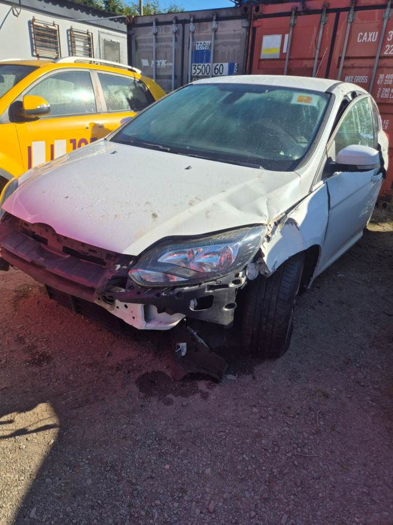 2013 FORD FOCUS 1.0 ECOBOOST PETROL BREAKING FOR PARTS