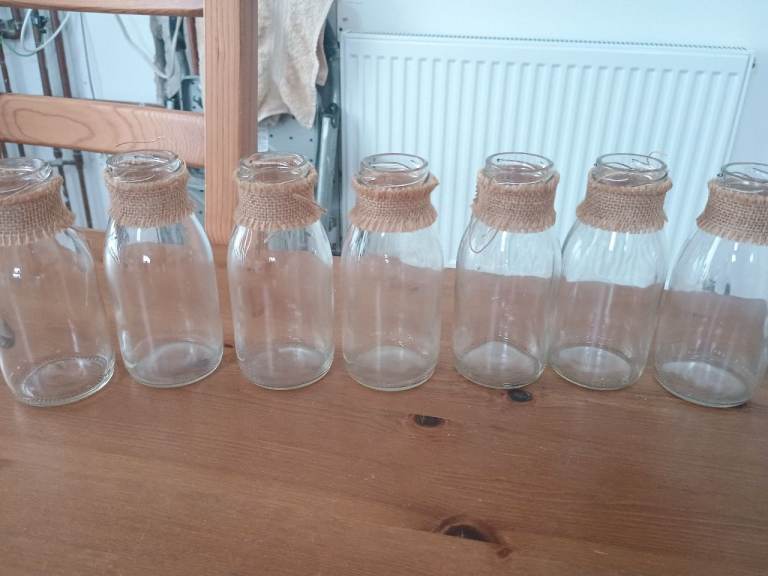 Vases with hessian decoration