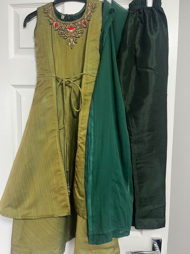 Girls two tone Indian dress with trousers and chuni for age 4- 5 years