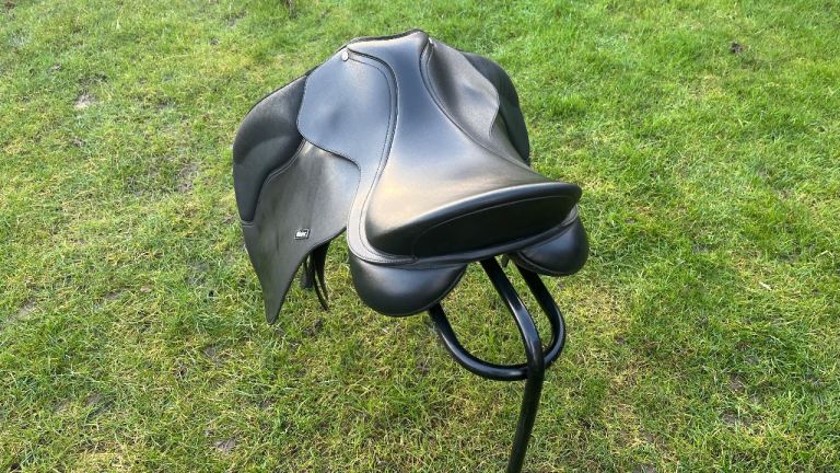 Black 17.5” Wintec 500 General Purpose Saddle with Cair