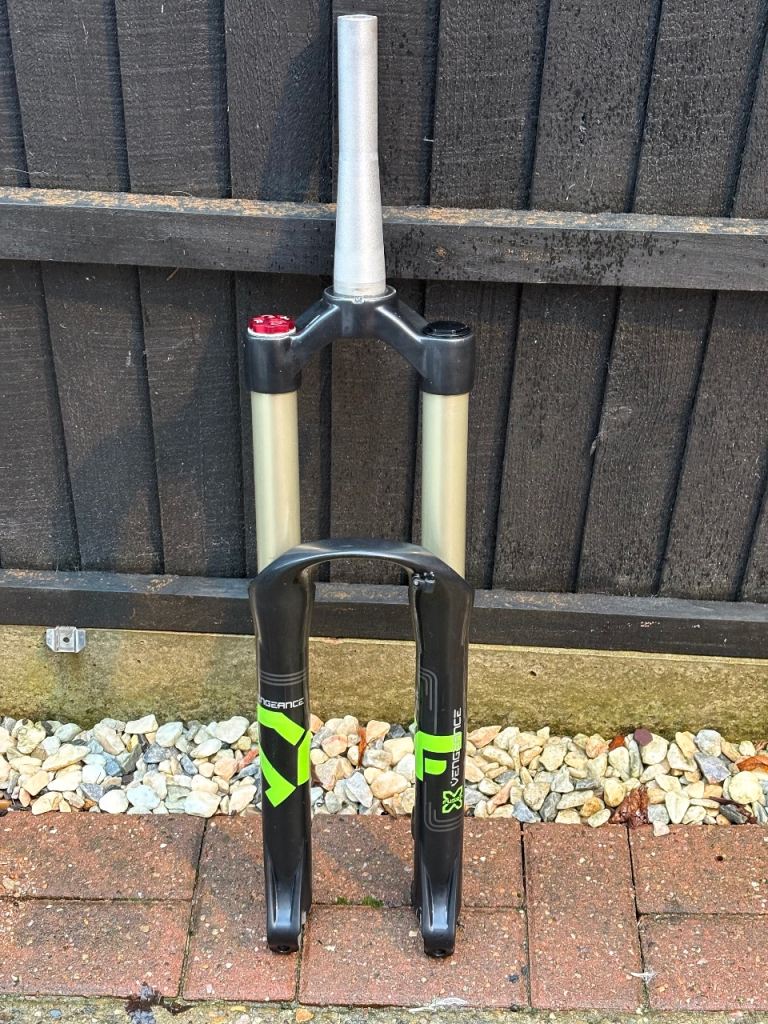 X-fusion vengeance DH forks 160mm 26 inch wheels 