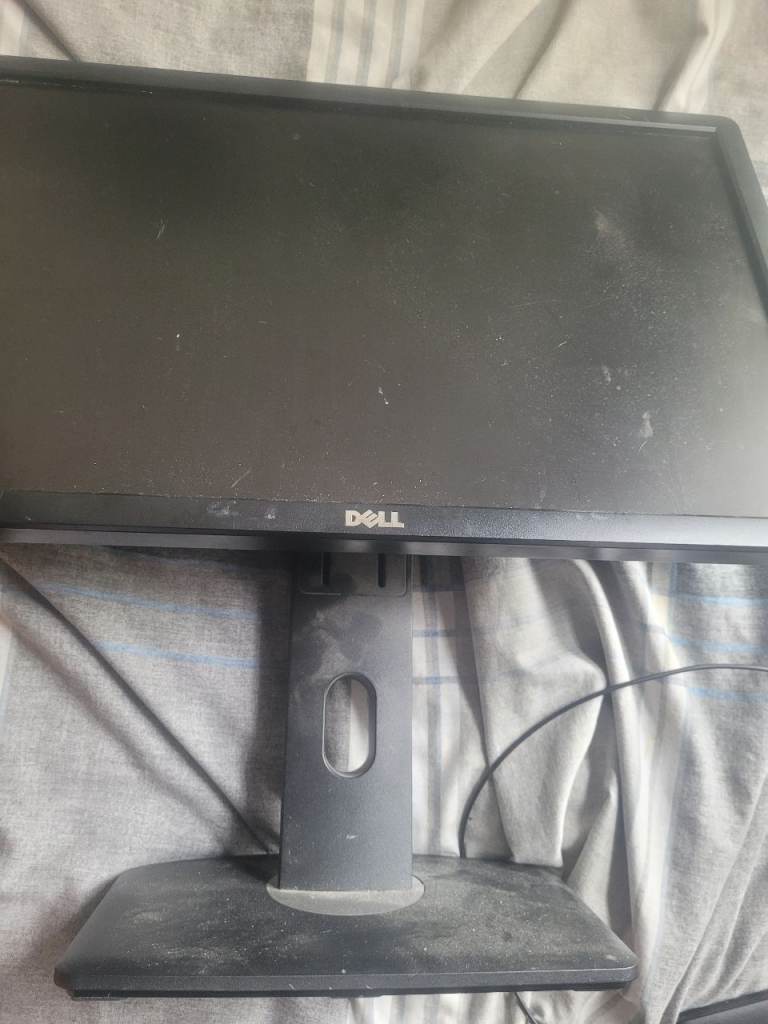 Dell P2210f Monitor – Black, Fair Condition