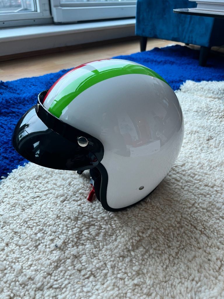 Motorcycle / Scooter Helmet – Italian Flag Design –  New