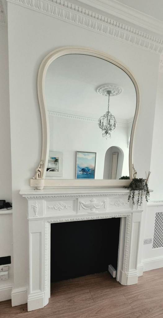 Stunning overmantel Mirror in fabulous condition 