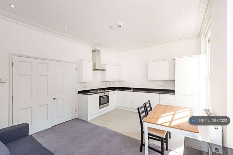 1 bedroom flat in North Gower St, London, NW1 (1 bed) (#2887322)