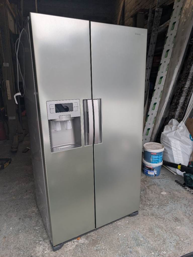 Good Condition Silver American Style Fridge Freezer with Water Dispenser