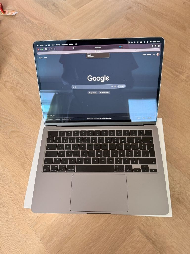 MacBook Air 13 inch 8GB (256GB) M3 space grey