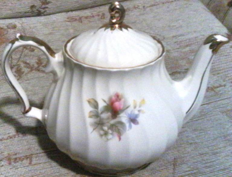 Vintage Sadler teapot floral Rose design
