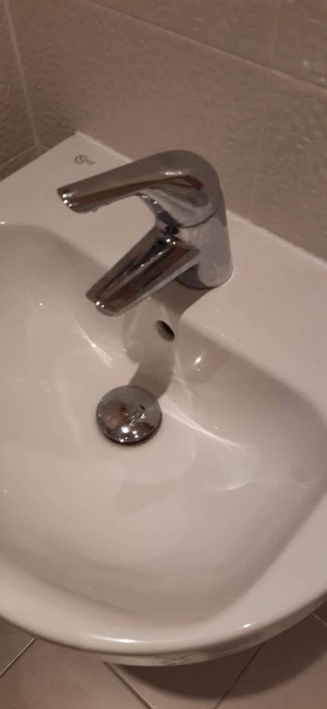 2 bathroom semi pedestal sinks with chrome taps in excellent condition and reusable 