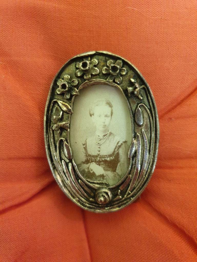Silver scenes photo' frame (VINTAGE)