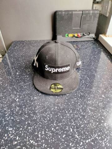 Supreme x New Era NY Yankees 59FIFTY Cap - Size 7 1/2 | in