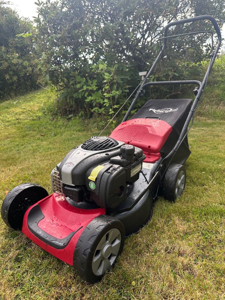 Briggs & Stratton petrol lawnmower super cond.  serviced sharpened 17”cut solid steel deck mower 