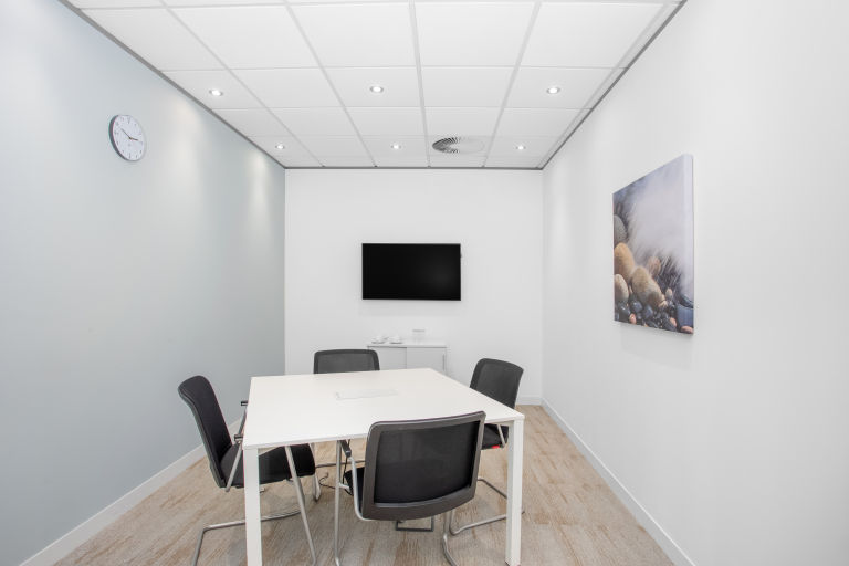 London - EN37GD \ Office Space for Rent - 4 Workstations