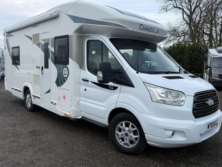 Chausson Flash 716 VIP  6 berth self levelling LOW MILES