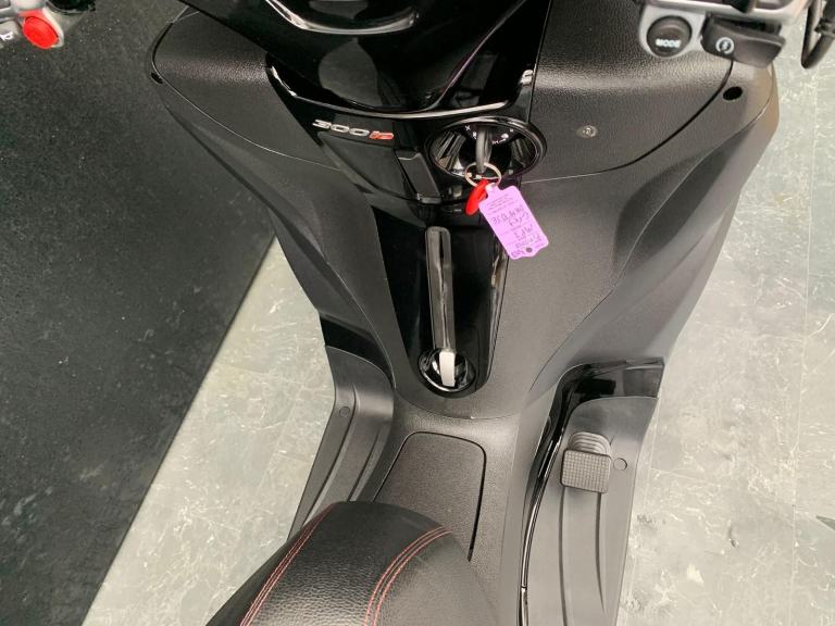 PIAGGIO MP3 300 YOURBAN LT LOW MILEAGE HPI CLEAR 