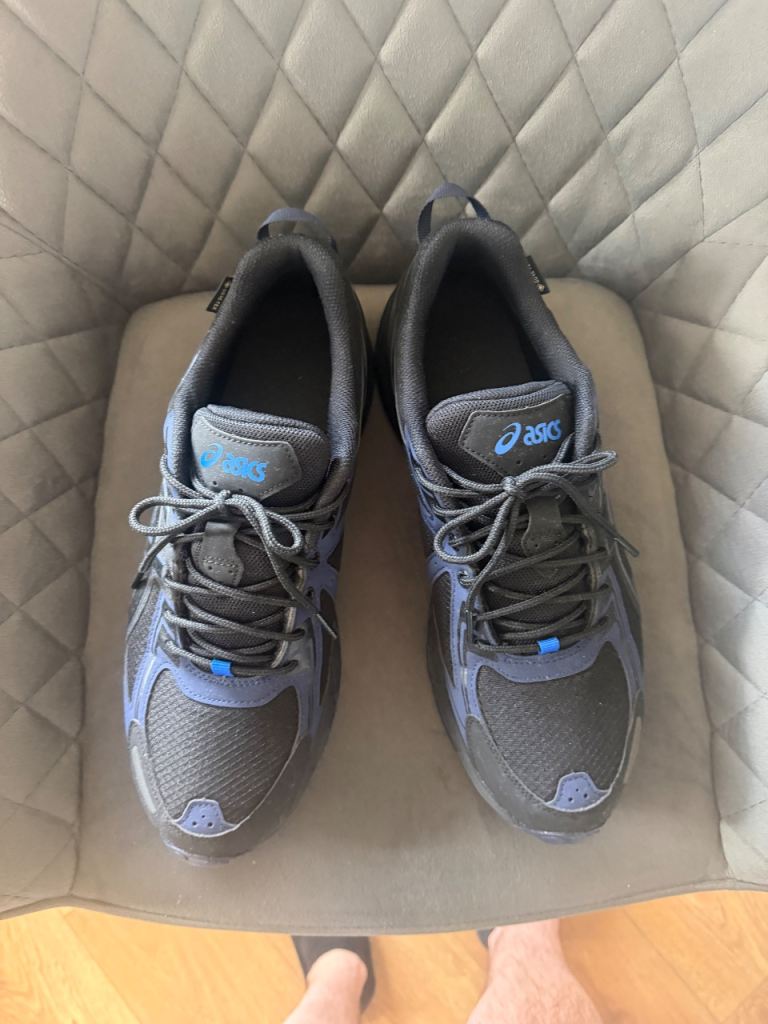 Men’s asics  size 10 worn once 