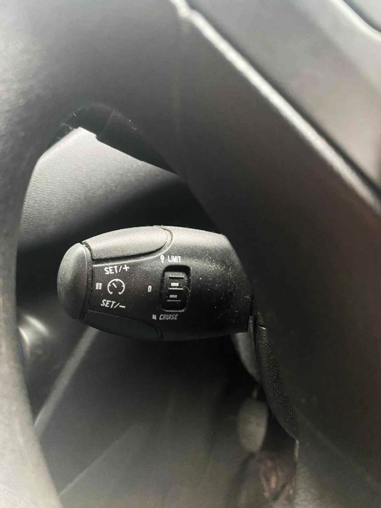 Peugeot 208 Active Brand new MOT 88k miles full service history not corsa or golf or fiesta