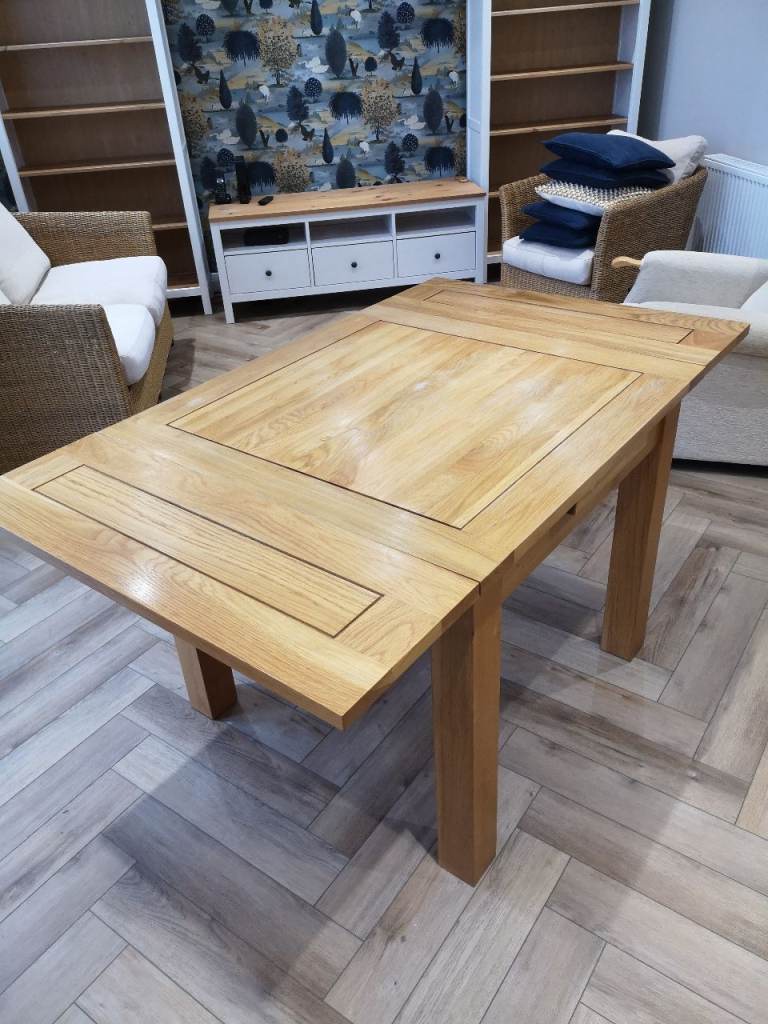 Oak Furniture Land extendable dining table