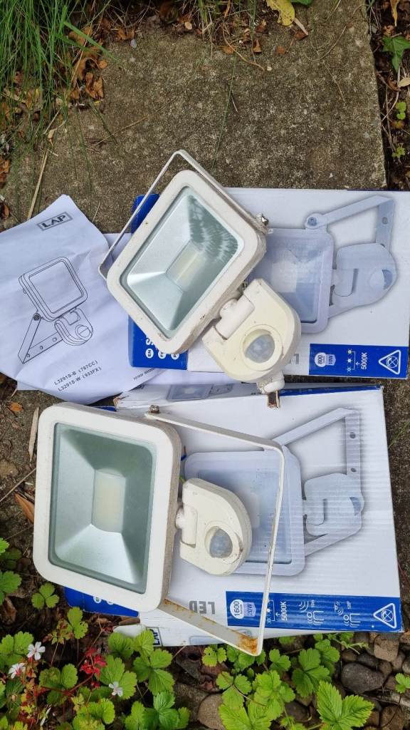 FLOODLIGHTS WITH PIR Spares/ Repairs (not working) x 2