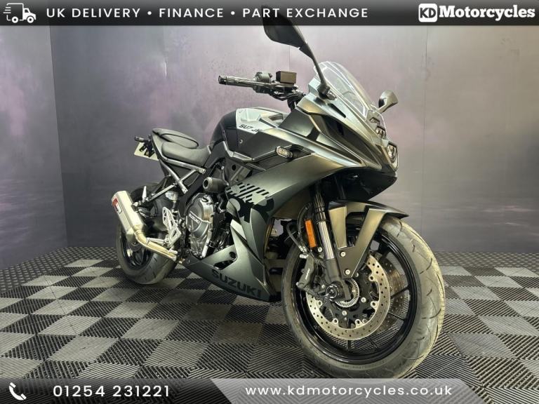 Suzuki GSX-8R 2024 74 Plate black MEGA LOW MILES