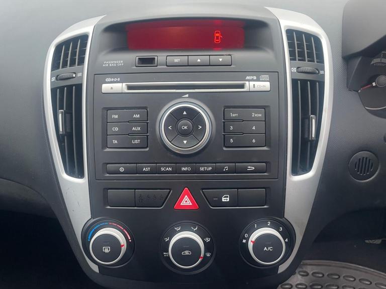 2010 Kia Ceed 1.6 CRDi 1 Euro 4 (s/s) 5dr HATCHBACK Diesel Manual