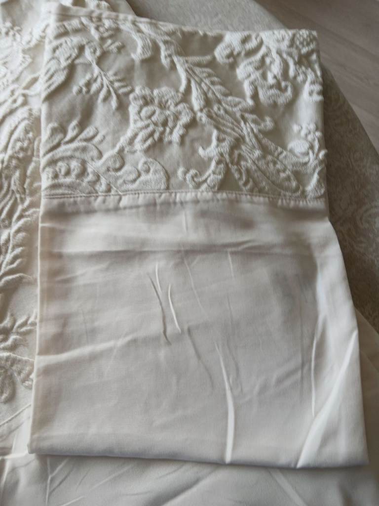 Brand new king size quilt cover set.