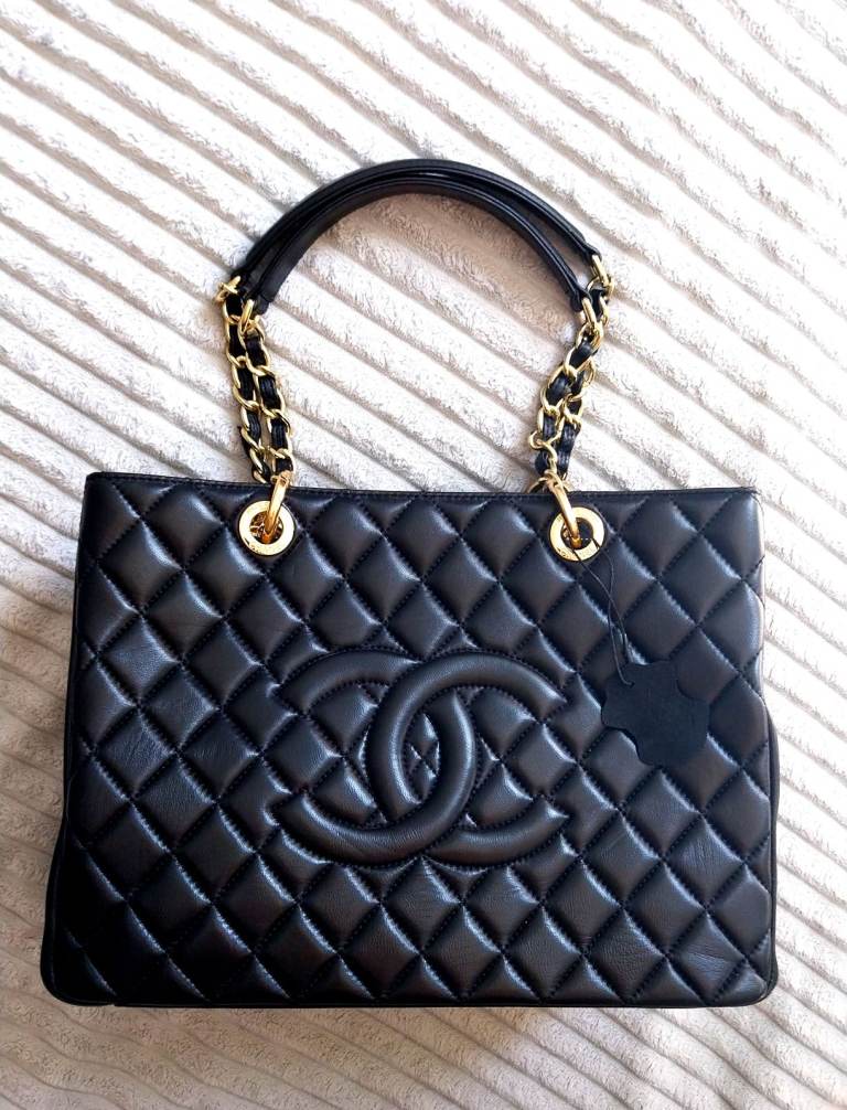 ​Black Quilted Shoulder Tote Bag with Gold Chain – Brand New