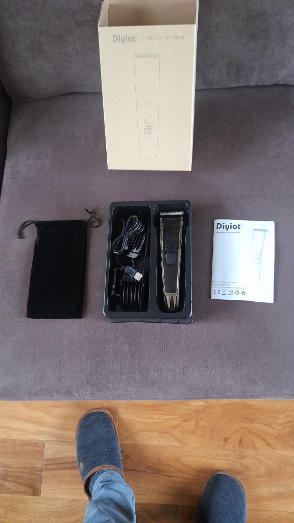 2 electric hair clippers