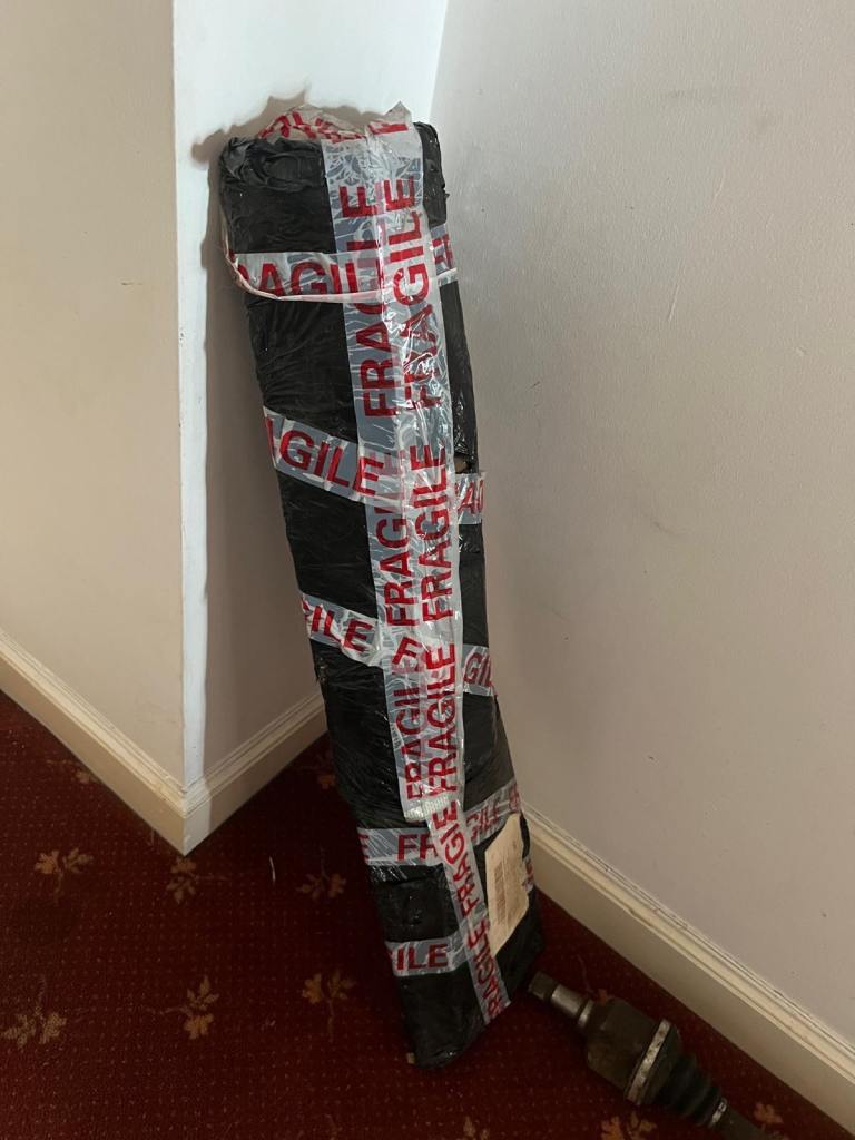 Two Citroen DS4 driveshafts never been used. 