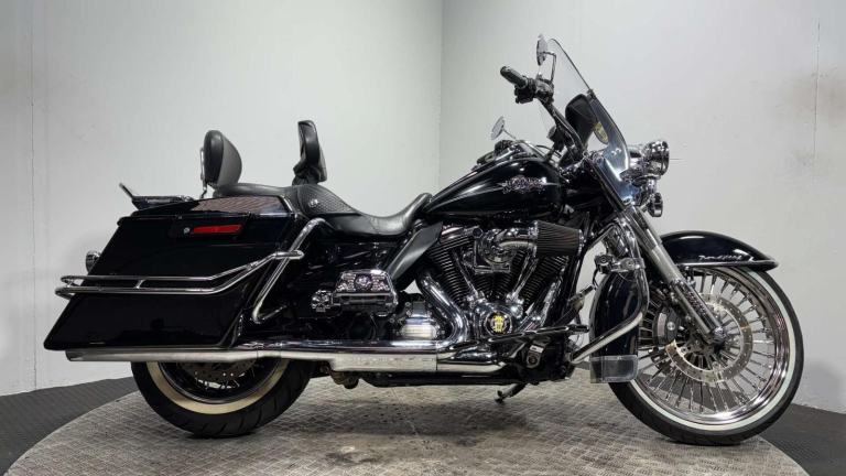 Harley-Davidson Touring 1690 FLHRC ROADKING CLASSIC 2012 TO MANY EXTRAS 21' WHEE