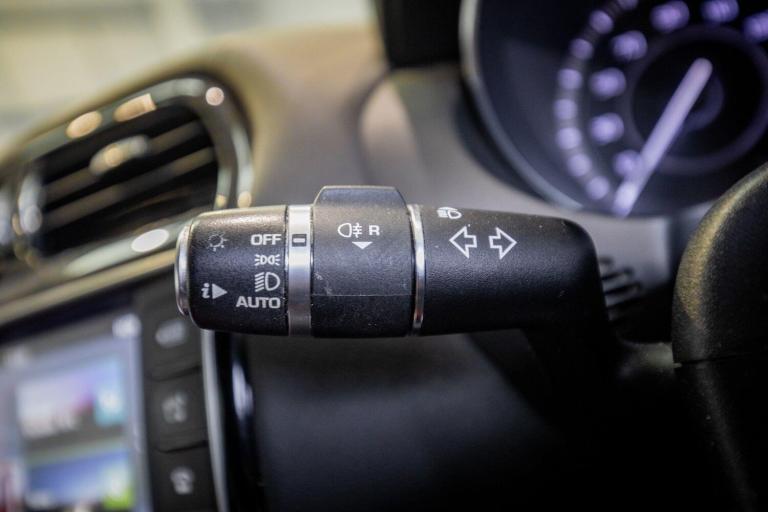 2015 Jaguar XE 2.0d R-Sport Saloon 4dr Diesel Auto Euro 6 (s/s) (180 ps) *Rear Camera + Ke SALOON...