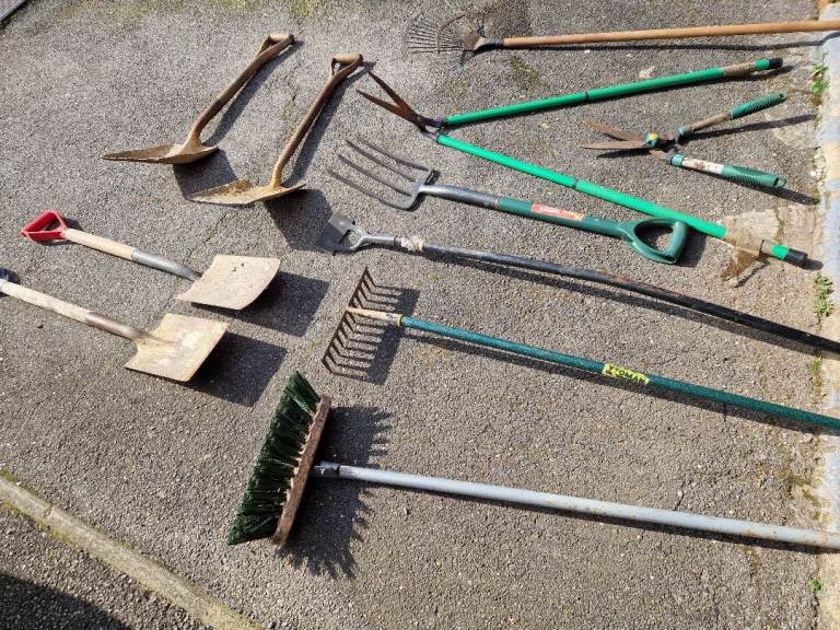 Various garden tools for £free