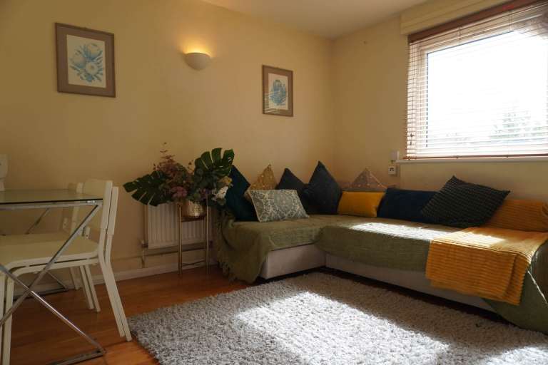1 bedroom in Scotts Court, Scotts Road, London
