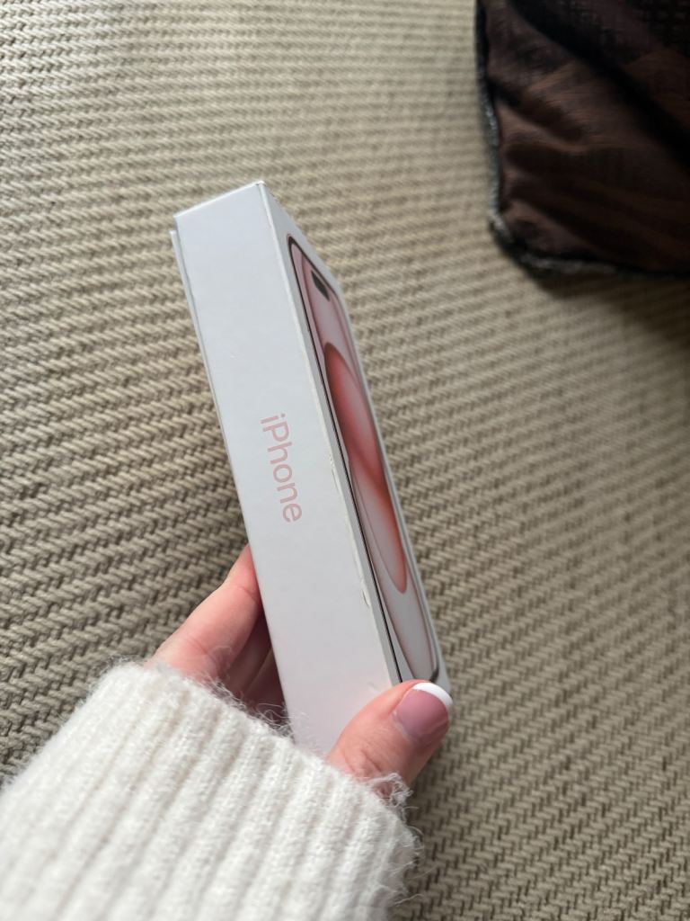 Apple iPhone 15 - Pink - 128GB - Good Condition
