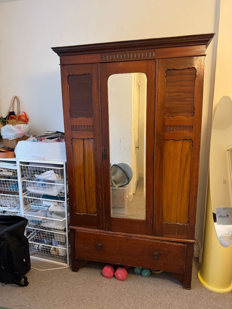 Free Vintage Wardrobe